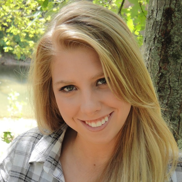 Meet your Posher, Jessica - Picture 1 of 1